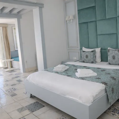 Deniz Manzaralı Teraslı Oda